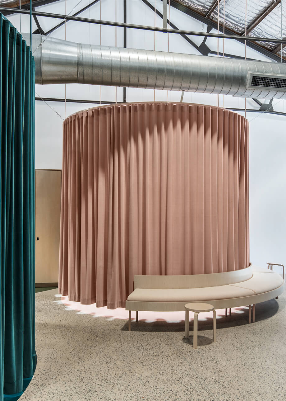 Bresic Whitney, Rosebery