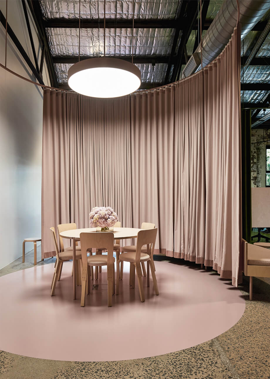 Bresic Whitney, Rosebery