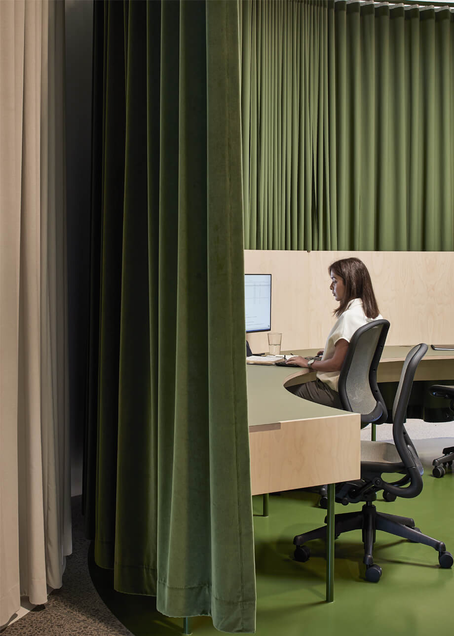 Bresic Whitney, Rosebery